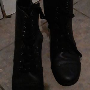 Beautiful  black boots  lovly black leather